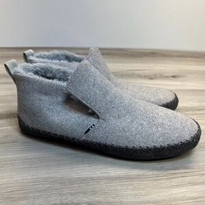 NWOT TOMS Naha Frost